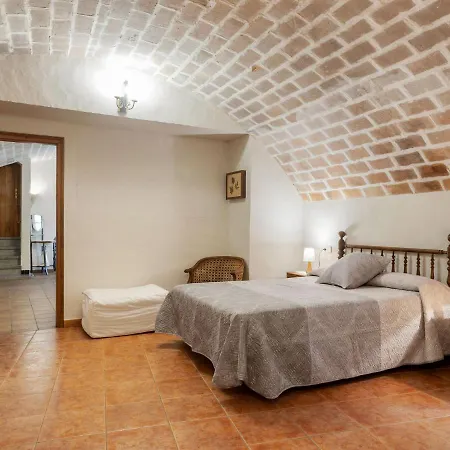 Appealing In With Swimming Pool Апартаменты Жирона