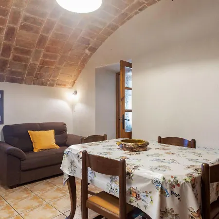 Appealing In With Swimming Pool Апартаменты Жирона