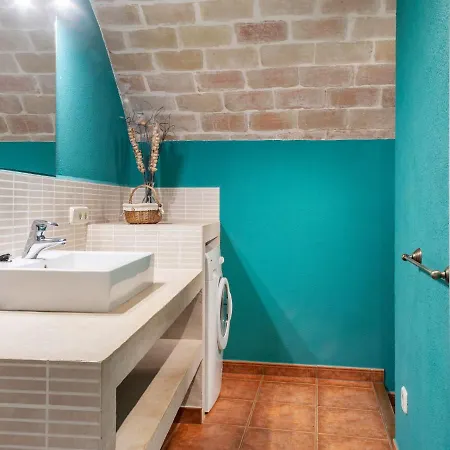 Апартаменты Appealing In With Swimming Pool Жирона