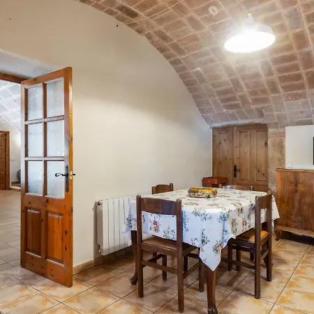 Апартаменты Appealing In With Swimming Pool Жирона