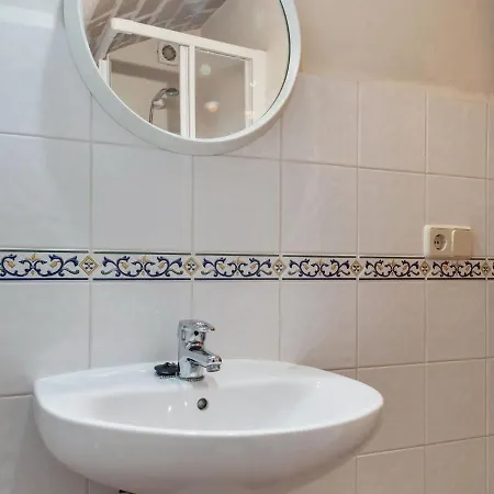 Appealing In With Swimming Pool Апартаменты