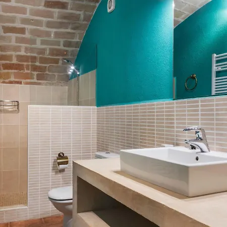 Appealing In With Swimming Pool * Жирона